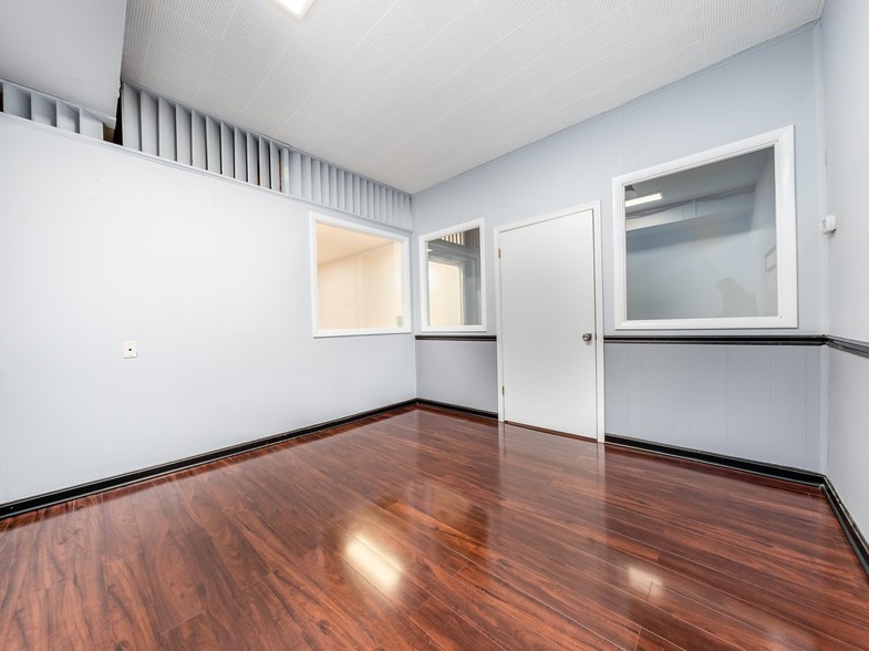 More Photos Of 2420 Wilson Blvd, Arlington Loft Creative Space For Lease