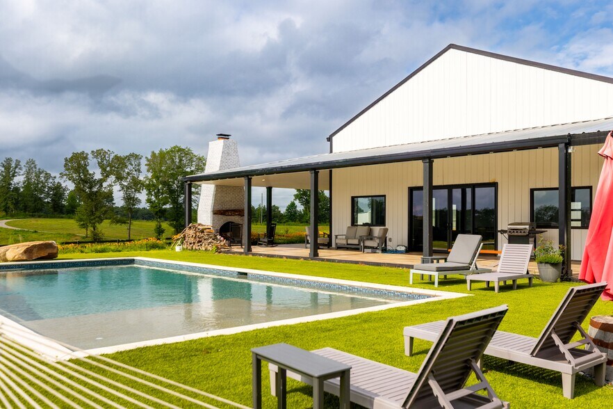 More Photos Of 2199 Roosterville Rd, Roopville Horse Stables For Sale