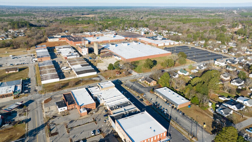 More Photos Of 200 N 13th St, Erwin Warehouse For Lease