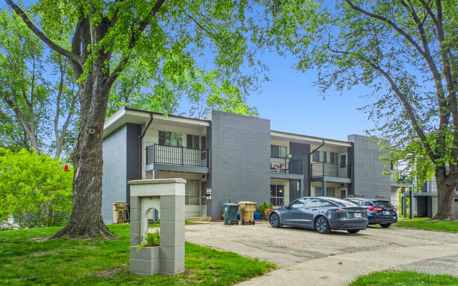More Photos Of 1109 Catalpa Cir, Madison Multifamily For Sale