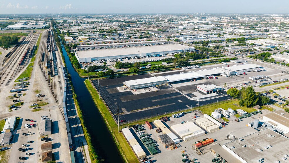 More Photos Of 7000 NW 60th St, Miami Warehouse For Lease