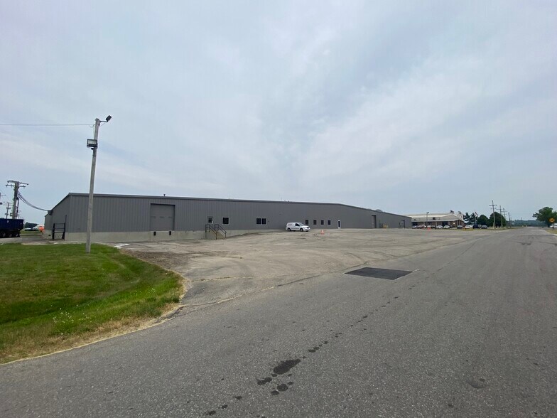 More Photos Of 2200 4th Ave, Seymour Manufacturing For Lease