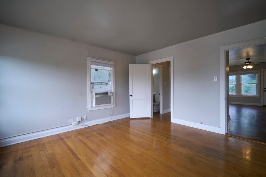 More Photos Of 218 Claremont Ave, San Antonio Multifamily For Sale