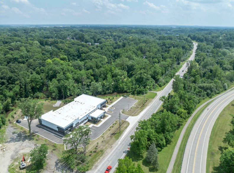 More Photos Of 16350 Northville Rd, Plymouth Showroom For Sale