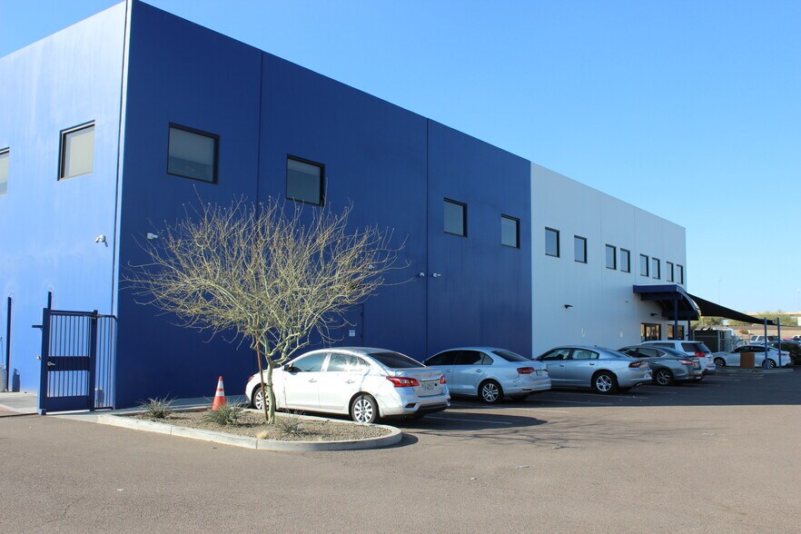 More Photos Of 17006 S Weber Dr, Chandler Warehouse For Lease