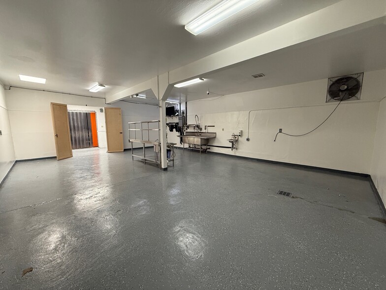 More Photos Of 890 7th Ave, San Bruno Warehouse For Lease