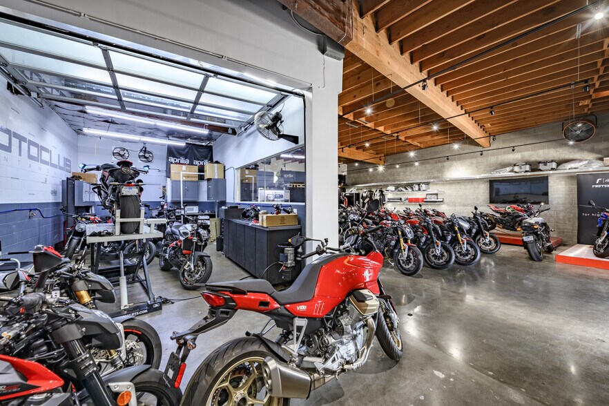 More Photos Of 2011-2013 Lincoln Blvd, Santa Monica General Retail For Sale