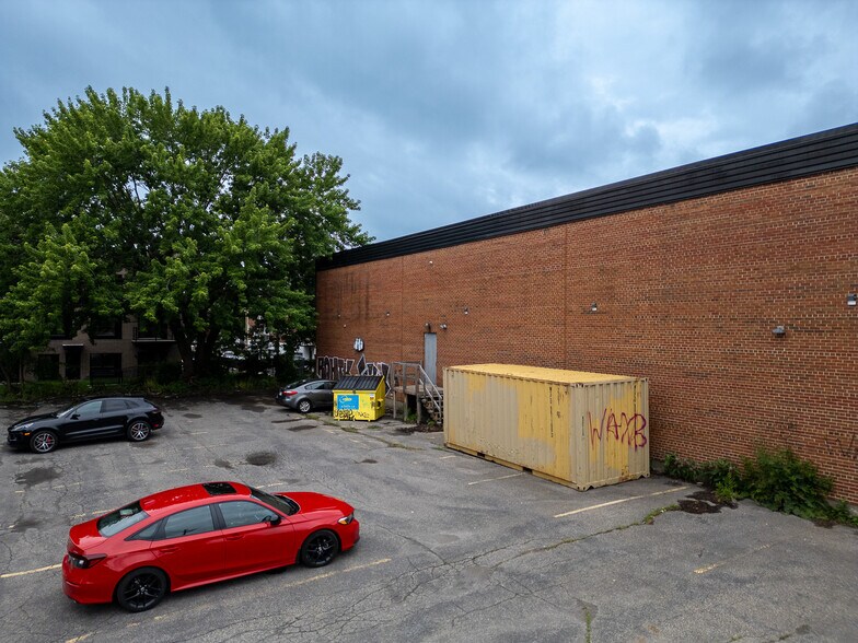 More Photos Of 9246 St Boivin, Montréal Manufacturing For Sale