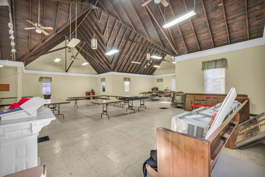 More Photos Of 15715 Libby Rd, Maple Heights General Retail For Sale