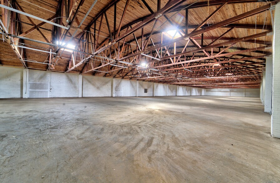 More Photos Of 110 McCauley Dr, Timberville Warehouse For Sale