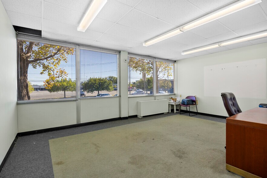 More Photos Of 30-32 N Russell Rd, Albany Office For Sale