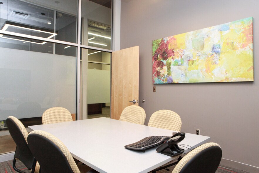 More Photos Of 817 E 4th St, Tulsa Showroom For Sale