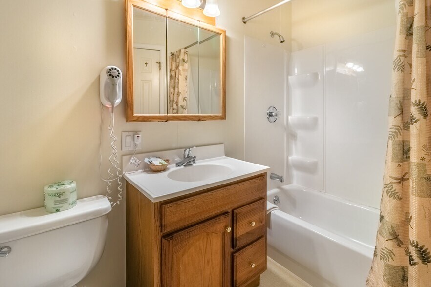 More Photos Of 221 Byers Ave, Hot Sulphur Springs Hotel For Sale