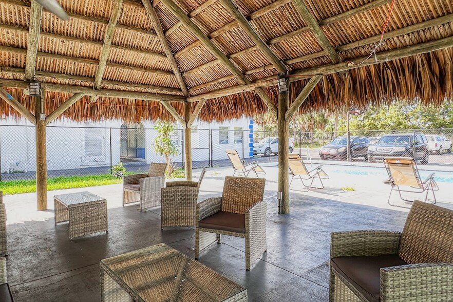 More Photos Of 999 W Prospect Rd, Oakland Park Apartments For Sale