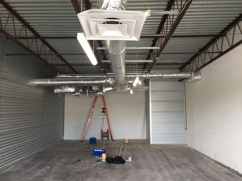 More Photos Of 726 Indiana Ave, Englewood Warehouse For Lease