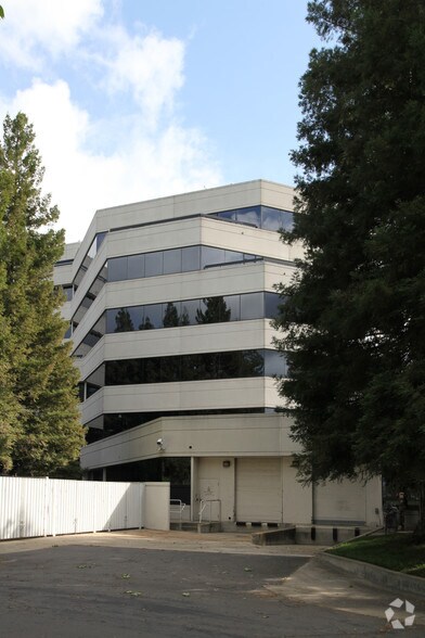 More Photos Of 2241 Harvard St, Sacramento Office Residential For Lease