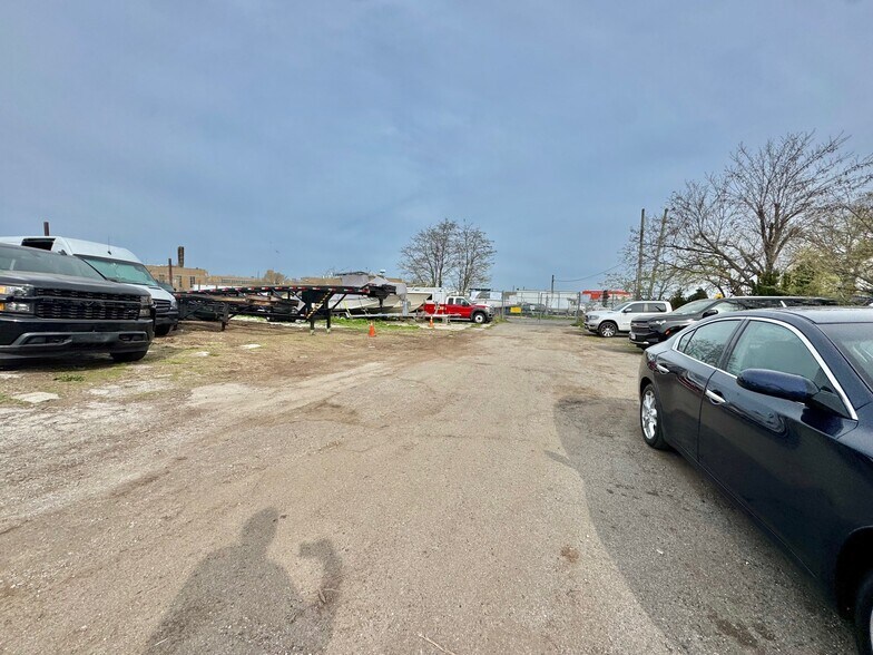 More Photos Of 25 Lacon Ct, Brooklyn Marina For Sale