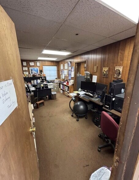 More Photos Of 1064 Babylon Farmingdale Rd, Lindenhurst Warehouse For Lease