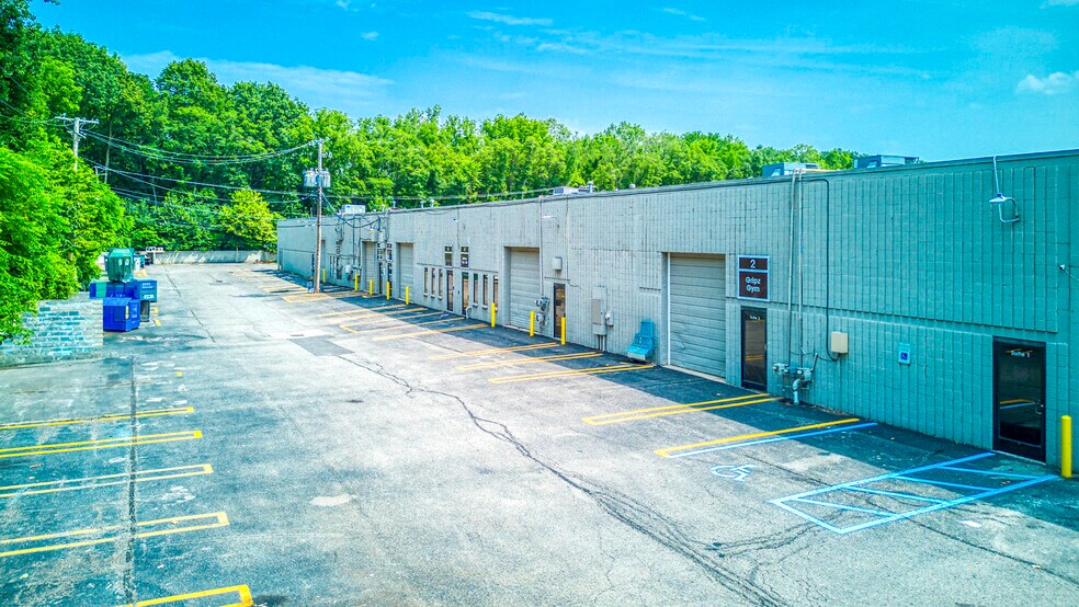 More Photos Of 21421 Hilltop St, Southfield Research And Development For Lease