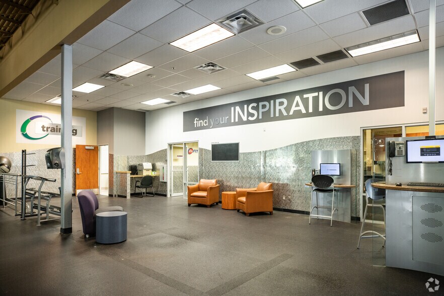 More Photos Of 12400 N Interstate 35, Austin Veterinarian Kennel For Sale