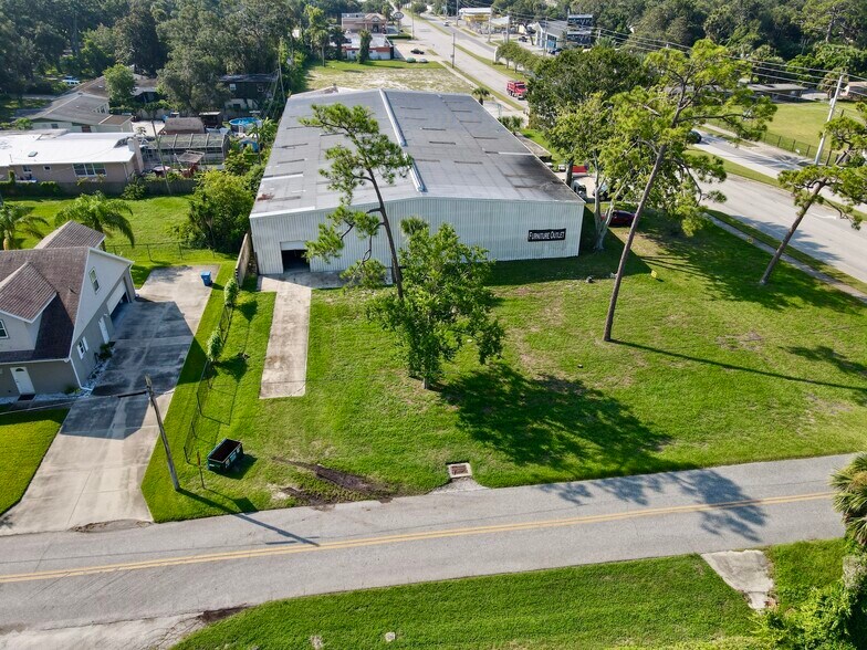 More Photos Of 685 S Yonge St, Ormond Beach General Retail For Sale
