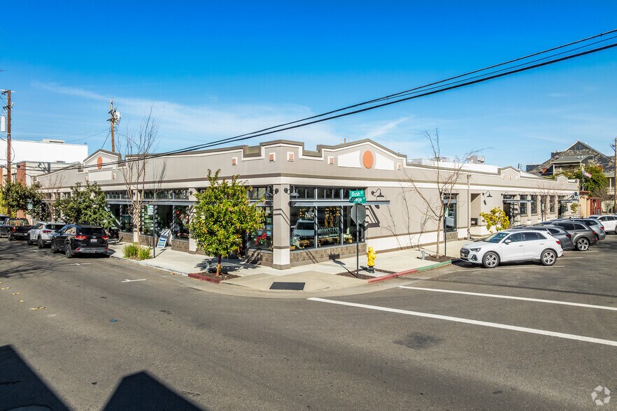 Primary Photo Of 427-433 College St, Woodland Office For Lease