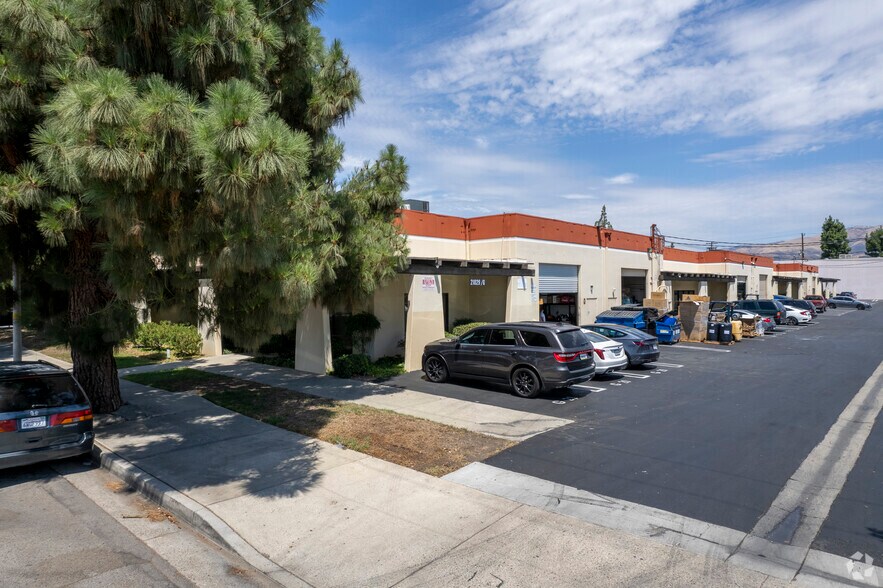 More Photos Of 21029 Itasca St, Chatsworth Warehouse For Lease