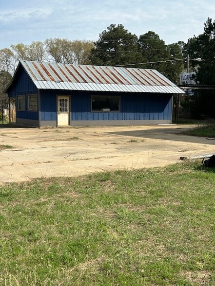 More Photos Of Texas State Hwy 155, Frankston Showroom For Sale