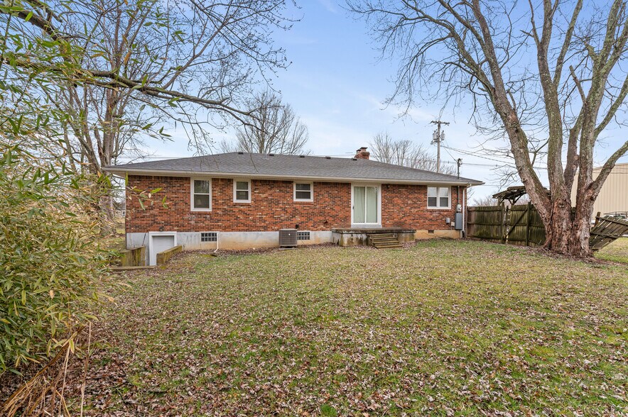 More Photos Of 3625 New Shepherdsville Rd, Bardstown Flex For Sale