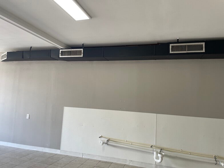 More Photos Of 4113-4117 Barrancas Ave, Pensacola Storefront For Lease