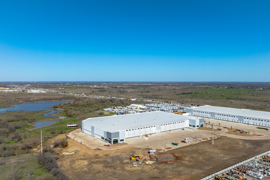 More Photos Of 6901 N Interstate 35, Denton Warehouse For Lease