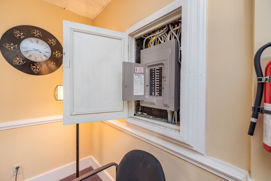 More Photos Of 401 Halifax St, Emporia Office For Sale