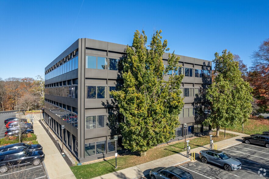 More Photos Of 20 William St, Wellesley Office For Lease