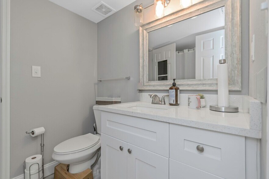 More Photos Of 1022 Main St, Dunedin Medical For Sale