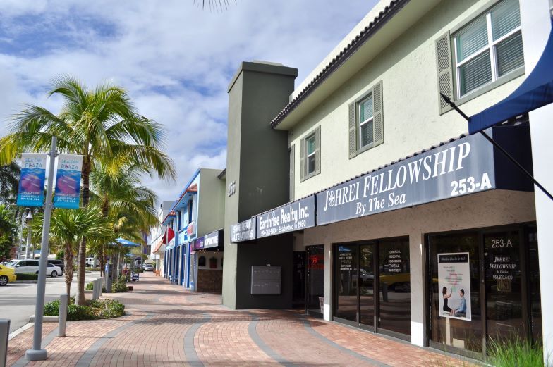 More Photos Of 253 Commercial Blvd, Lauderdale-by-the-Sea Storefront For Lease