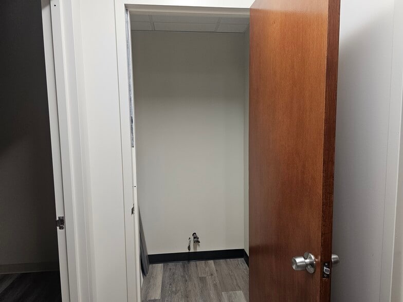 More Photos Of 369 E Main St, East Islip Medical For Lease