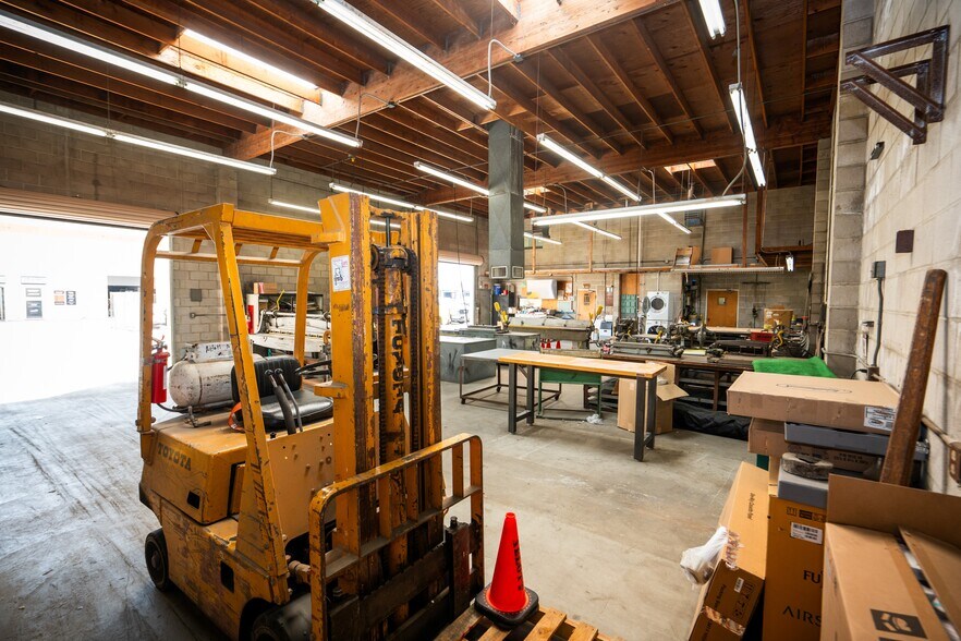 More Photos Of 802-812 W Washington Ave, Escondido Service For Sale