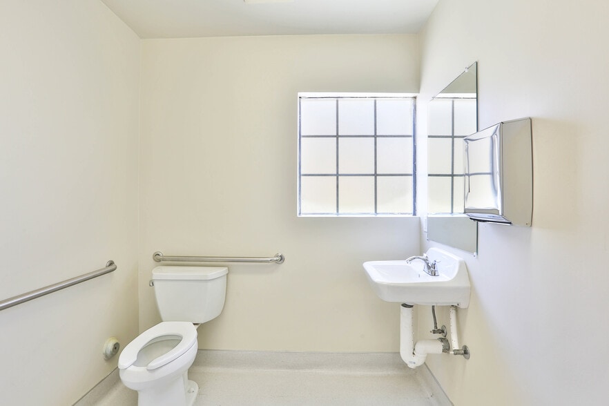 More Photos Of 2375 Montpelier Dr, San Jose Medical For Lease