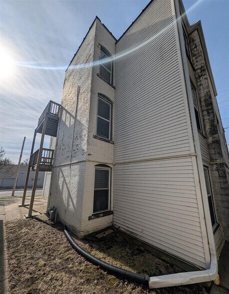 More Photos Of 601-609 NE Perry Ave, Peoria Apartments For Sale