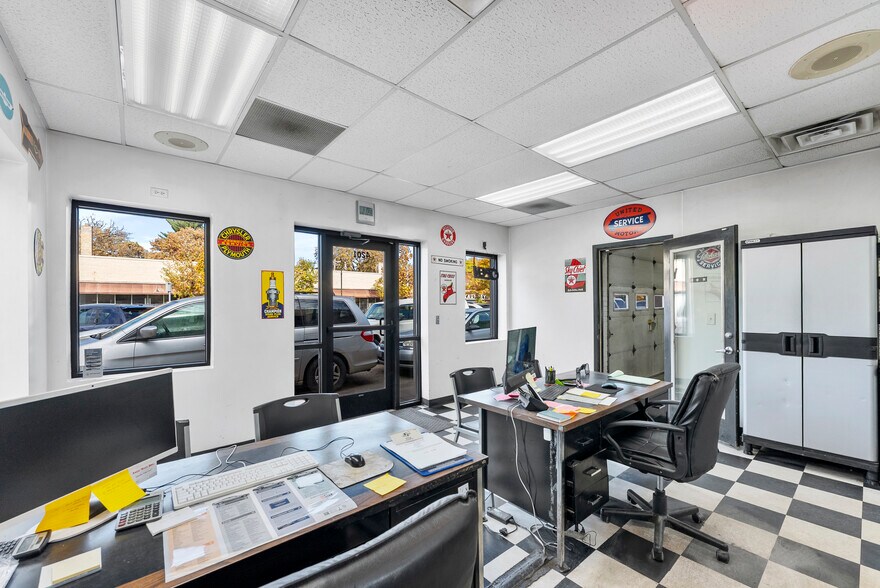 More Photos Of 4201 E Lake St, Minneapolis Auto Dealership For Sale