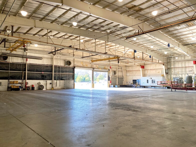 More Photos Of 896 Bowling Green Rd, Lexington Manufacturing For Lease