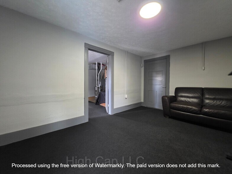 More Photos Of 20 W Clark St, North Hampton Freestanding For Lease