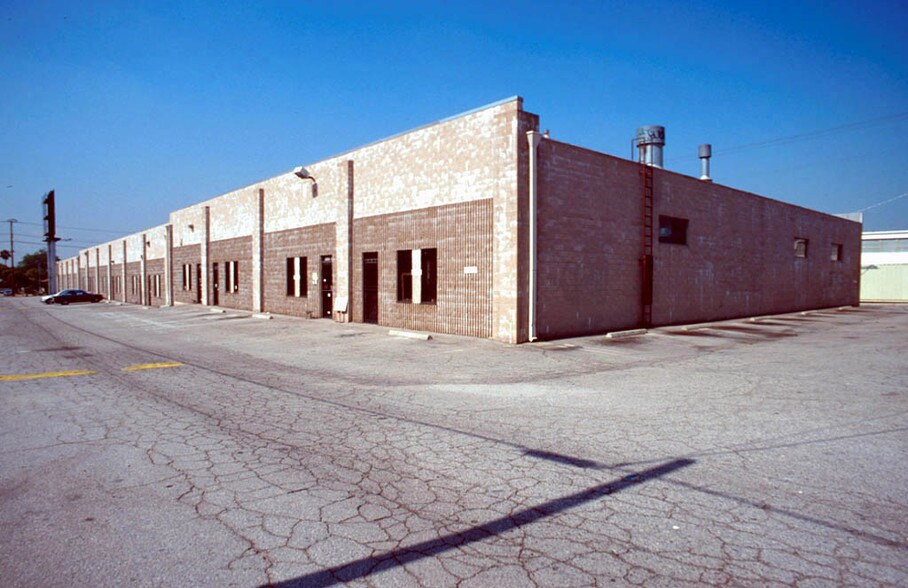 More Photos Of 11131-11135 Vanowen St, North Hollywood Warehouse For Lease