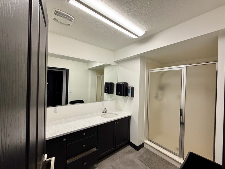 More Photos Of 520 N 400 W, North Salt Lake Office For Lease