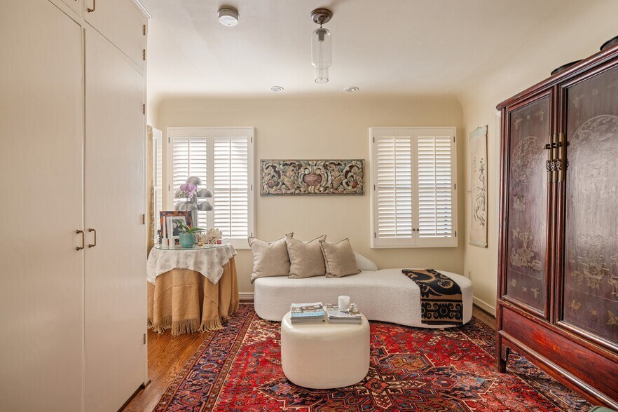 More Photos Of 367 N Orange Dr, Los Angeles Apartments For Sale