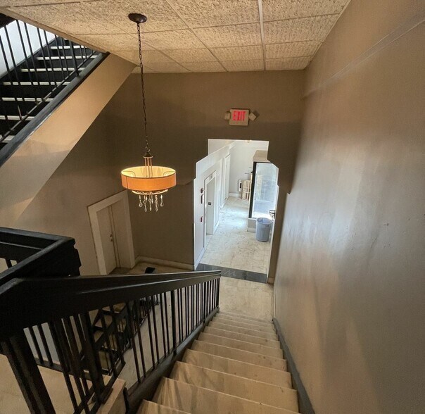 More Photos Of 111 Woodward Ct, South Bend Storefront For Lease