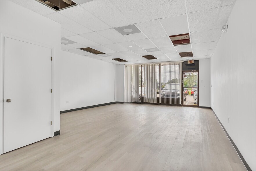 More Photos Of 1604-1680 N Ronald Reagan Blvd, Longwood Showroom For Lease