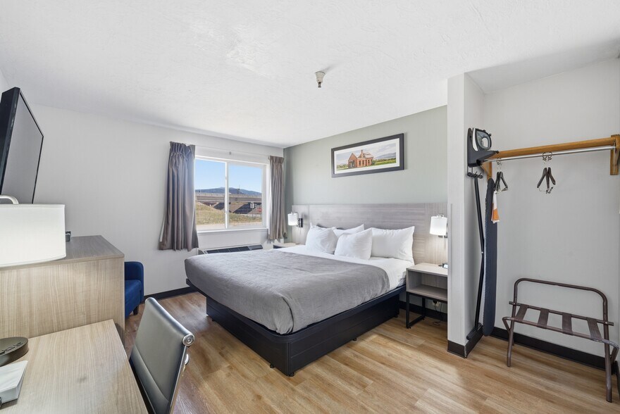 More Photos Of 626 W 1400 N, Beaver Hotel For Sale