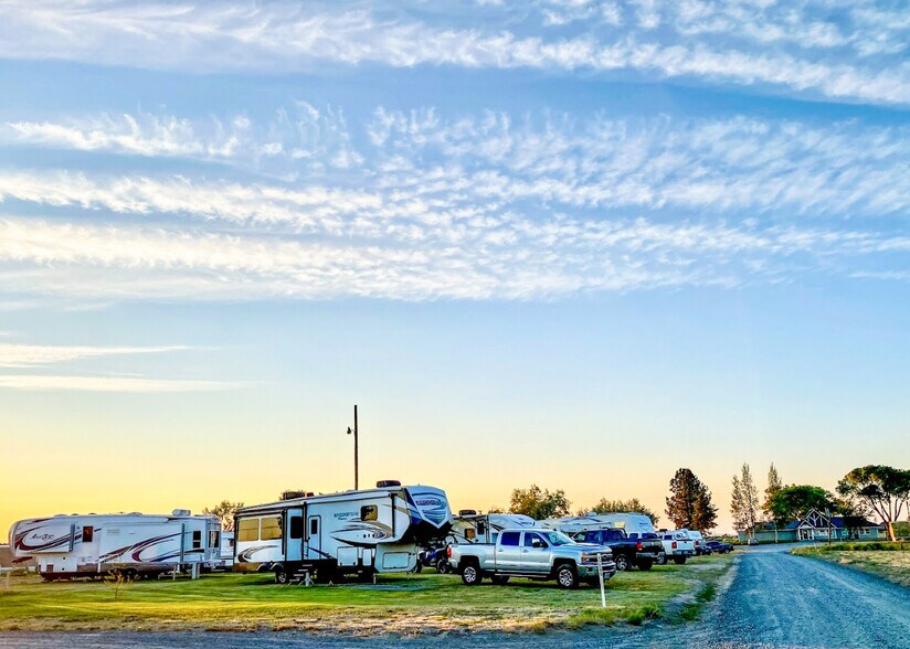 More Photos Of 87275 County Hwy 9-28, Christmas Valley Hotel For Sale