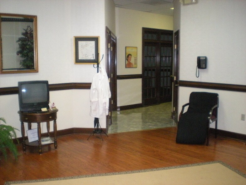 More Photos Of 108 Park Terrace Dr, Columbia Medical For Sale